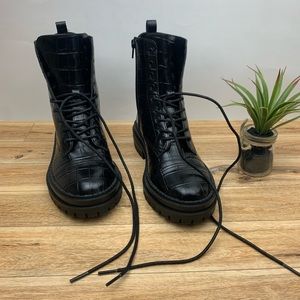 14th & Union Olivia Croc Embossed Combat Boot sz 7